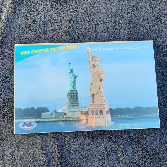 Wooden Puzzle 3D New And Unopened “The Statue Of Liberty” - Picture 2 of 4